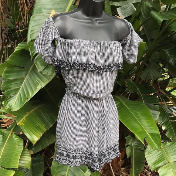 American Eagle Outfitters Pants - American eagle gingham romper